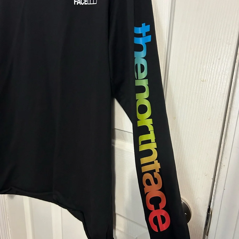 The North Face Retro Rainbow Himalayan Bottle Source Tee Size M